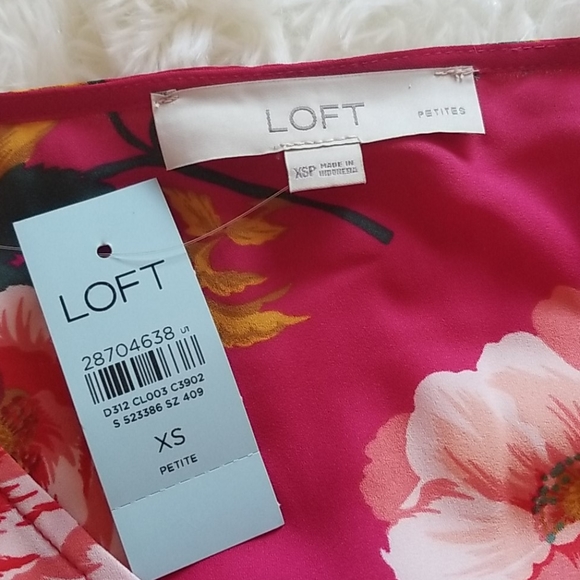 Floral blouse. - Picture 3 of 5